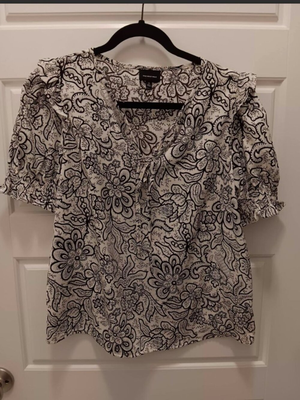 Who What Wear Black & White Floral Puff Sleeve Blouse, Small